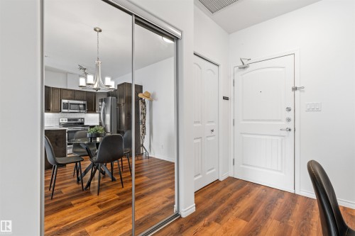 Edmonton, AB - Indoor Photo Showing Other Room