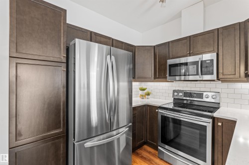 Edmonton, AB - Indoor Photo Showing Kitchen