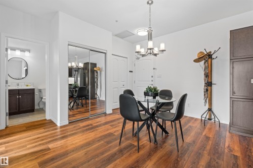 Edmonton, AB - Indoor Photo Showing Dining Room