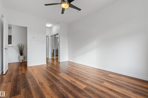 Edmonton, AB - Indoor Photo Showing Other Room