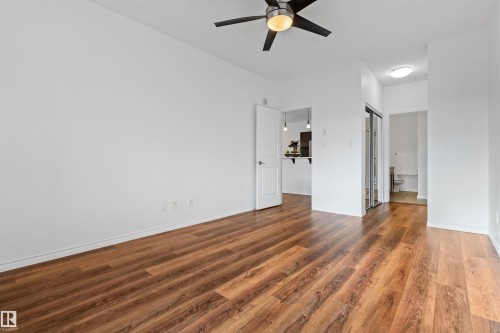 Edmonton, AB - Indoor Photo Showing Other Room