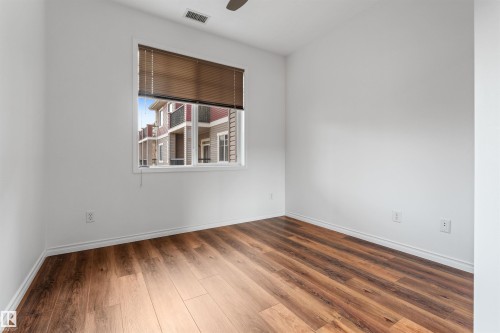 Edmonton, AB - Indoor Photo Showing Other Room