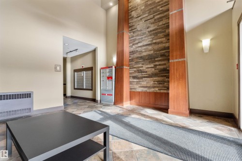 Edmonton, AB - Indoor Photo Showing Other Room