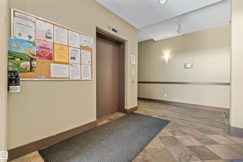 Edmonton, AB - Indoor Photo Showing Other Room