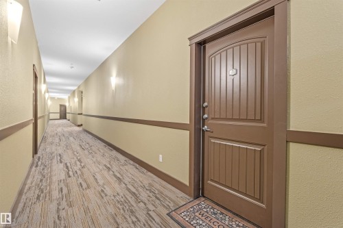 Edmonton, AB - Indoor Photo Showing Other Room