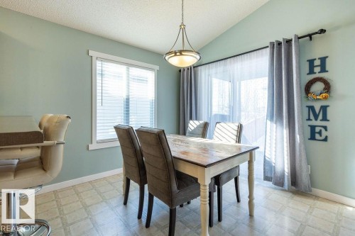 5 Lamplight Drive, Spruce Grove, AB - Indoor Photo Showing Dining Room