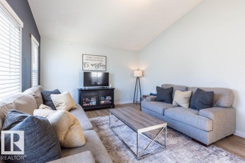 5 Lamplight Drive, Spruce Grove, AB - Indoor Photo Showing Living Room
