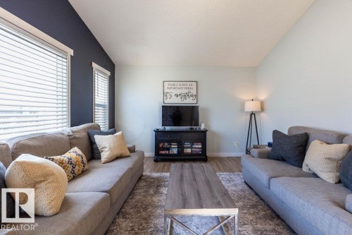 5 Lamplight Drive, Spruce Grove, AB - Indoor Photo Showing Living Room