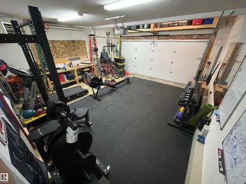 5 Lamplight Drive, Spruce Grove, AB - Indoor Photo Showing Garage