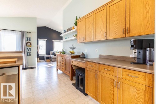 5 Lamplight Drive, Spruce Grove, AB - Indoor Photo Showing Kitchen
