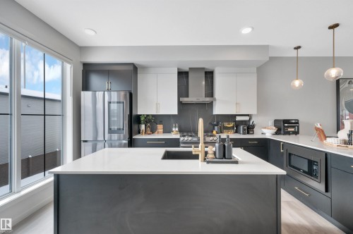 3306 Kulay Way, Edmonton, AB - Indoor Photo Showing Kitchen With Upgraded Kitchen