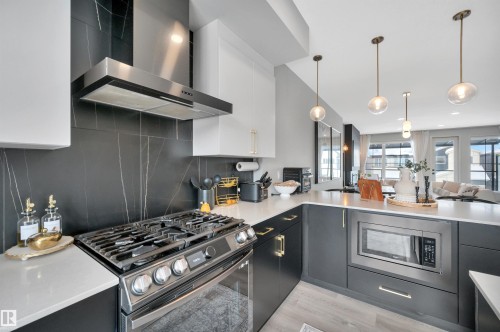 3306 Kulay Way, Edmonton, AB - Indoor Photo Showing Kitchen With Upgraded Kitchen