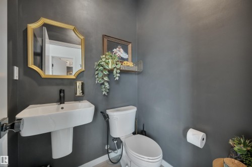 3306 Kulay Way, Edmonton, AB - Indoor Photo Showing Bathroom