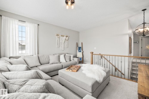 21 Huntington, Spruce Grove, AB - Indoor Photo Showing Living Room