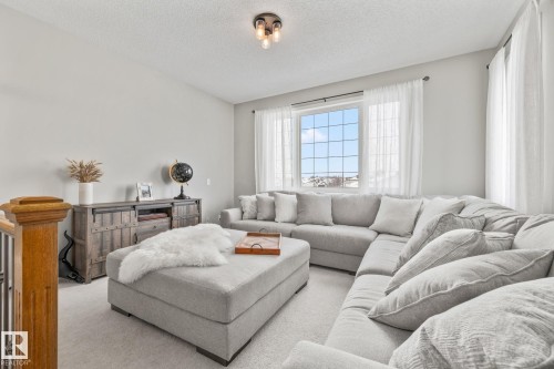 21 Huntington, Spruce Grove, AB - Indoor Photo Showing Living Room