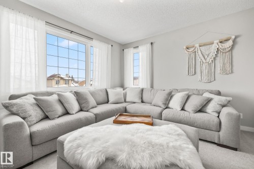 21 Huntington, Spruce Grove, AB - Indoor Photo Showing Living Room