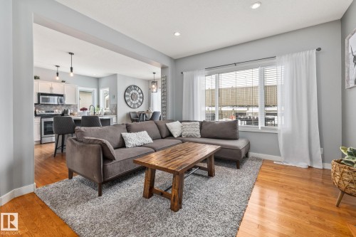 21 Huntington, Spruce Grove, AB - Indoor Photo Showing Living Room