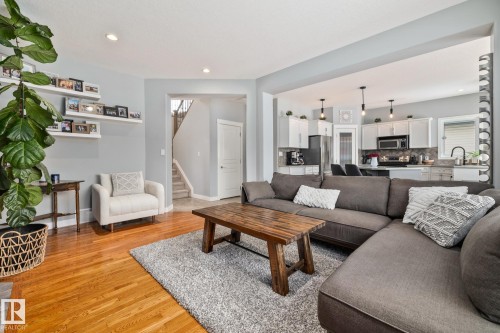 21 Huntington, Spruce Grove, AB - Indoor Photo Showing Living Room