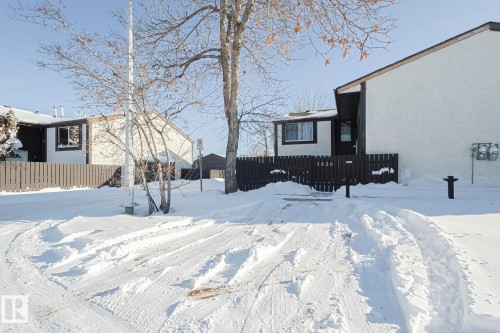 Snowy yard with a wooden deck - 1526 69 Street Nw, Edmonton, AB - Outdoor