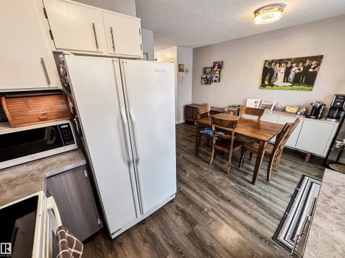 3521 41B Avenue, Edmonton, AB - Indoor Photo Showing Dining Room