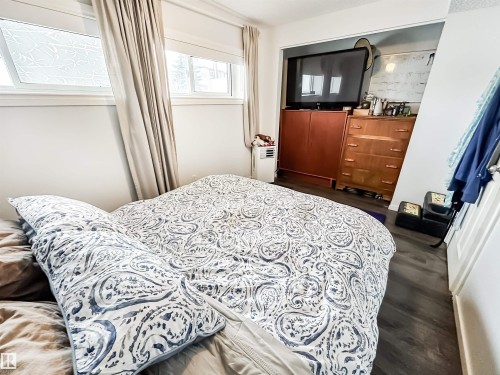 3521 41B Avenue, Edmonton, AB - Indoor Photo Showing Bedroom