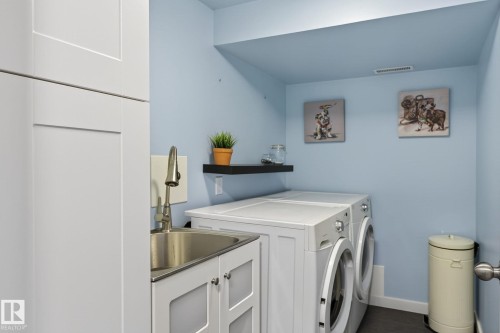 11349 22 Avenue, Edmonton, AB - Indoor Photo Showing Laundry Room