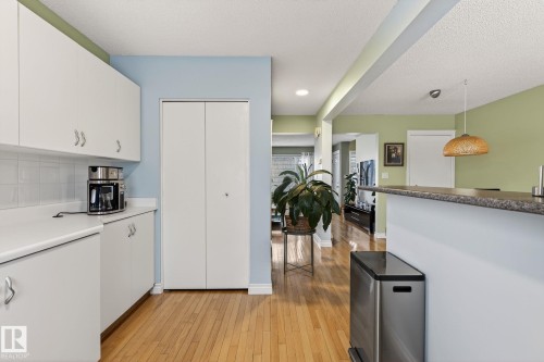 11349 22 Avenue, Edmonton, AB - Indoor Photo Showing Kitchen