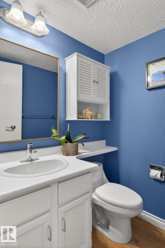 11349 22 Avenue, Edmonton, AB - Indoor Photo Showing Bathroom