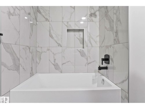 1527 Siskin Link Link, Edmonton, AB - Indoor Photo Showing Bathroom