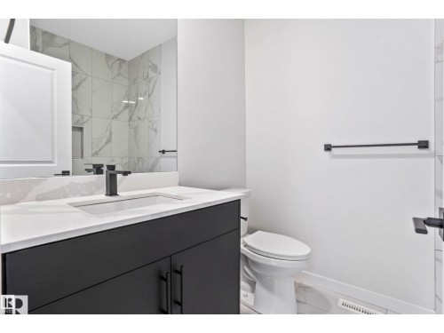 1527 Siskin Link Link, Edmonton, AB - Indoor Photo Showing Bathroom