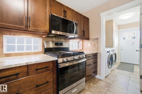 61 Suntree Promenade, Leduc, AB - Indoor Photo Showing Kitchen