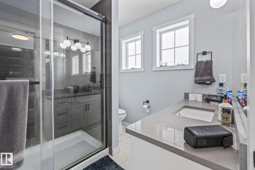 597 Meadowview Drive, Fort Saskatchewan, AB - Indoor Photo Showing Bathroom