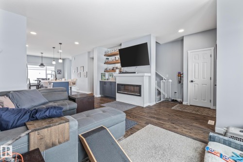 597 Meadowview Drive, Fort Saskatchewan, AB - Indoor Photo Showing Living Room