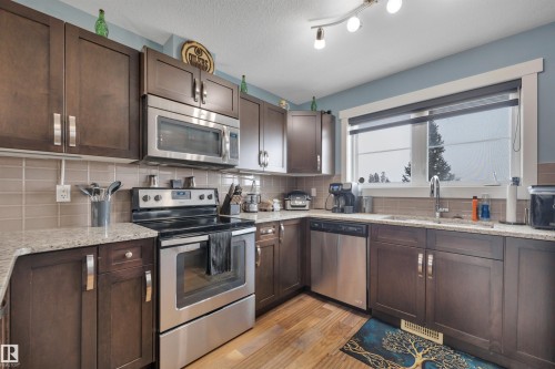 255 401 Southfork Drive, Leduc, AB - Indoor Photo Showing Kitchen With Upgraded Kitchen