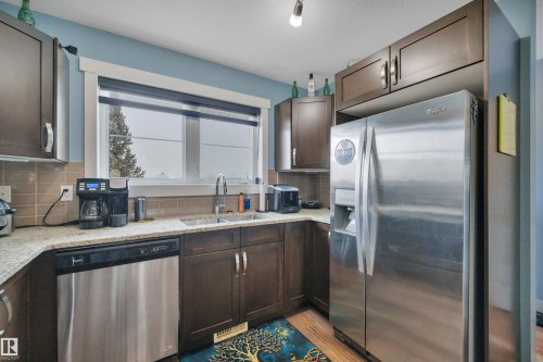 255 401 Southfork Drive, Leduc, AB - Indoor Photo Showing Kitchen