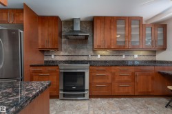 5359 HILL VIEW Crescent  Edmonton, AB T6L 1V9