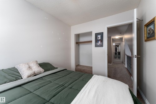 5359 Hill View Crescent, Edmonton, AB - Indoor Photo Showing Bedroom