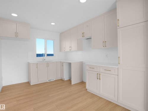 118 1009 Cy Becker Road, Edmonton, AB - Indoor Photo Showing Kitchen