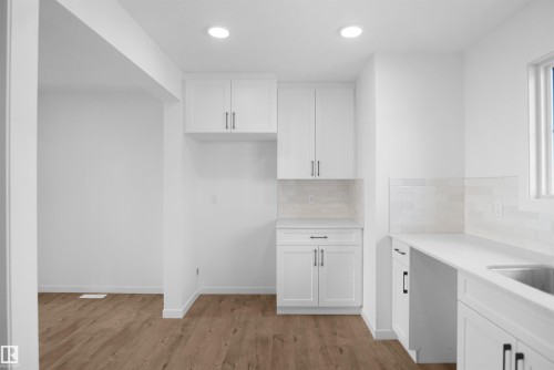 #44 1009 Cy Becker Rd Nw, Edmonton, AB - Indoor Photo Showing Kitchen