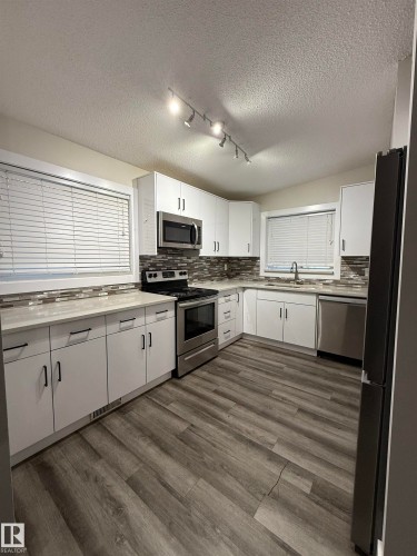 7604 7606 75 Street, Edmonton, AB - Indoor Photo Showing Kitchen