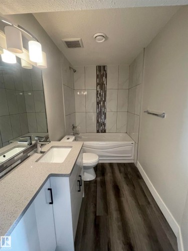 7604 7606 75 Street, Edmonton, AB - Indoor Photo Showing Bathroom