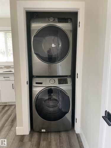 7604 7606 75 Street, Edmonton, AB - Indoor Photo Showing Laundry Room