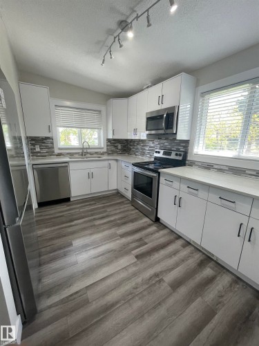 7604 7606 75 Street, Edmonton, AB - Indoor Photo Showing Kitchen