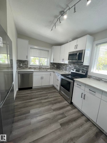7604 7606 75 Street, Edmonton, AB - Indoor Photo Showing Kitchen