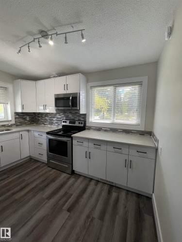 7604 7606 75 Street, Edmonton, AB - Indoor Photo Showing Kitchen