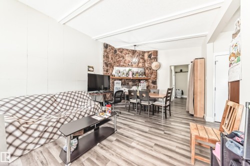 7604 7606 75 Street, Edmonton, AB - Indoor