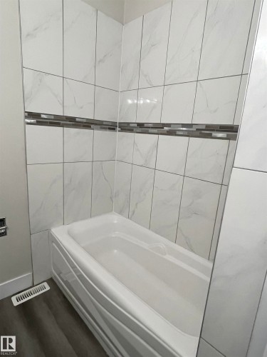 7604 7606 75 Street, Edmonton, AB - Indoor Photo Showing Bathroom