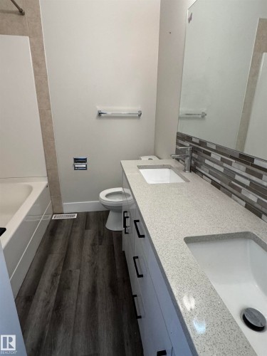 7604 7606 75 Street, Edmonton, AB - Indoor Photo Showing Bathroom