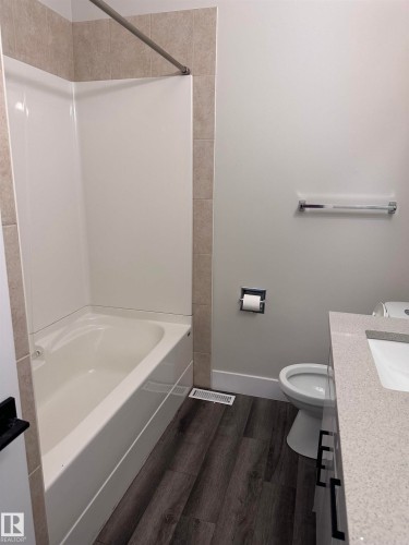 7604 7606 75 Street, Edmonton, AB - Indoor Photo Showing Bathroom