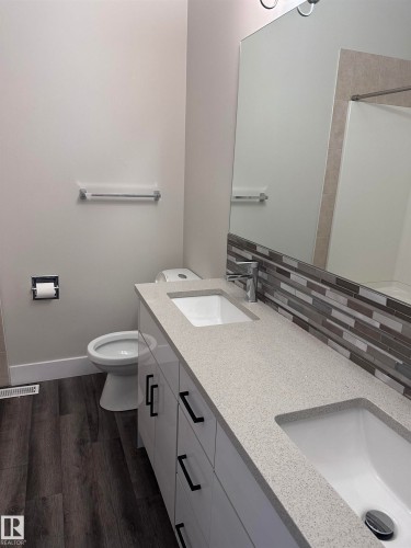 7604 7606 75 Street, Edmonton, AB - Indoor Photo Showing Bathroom